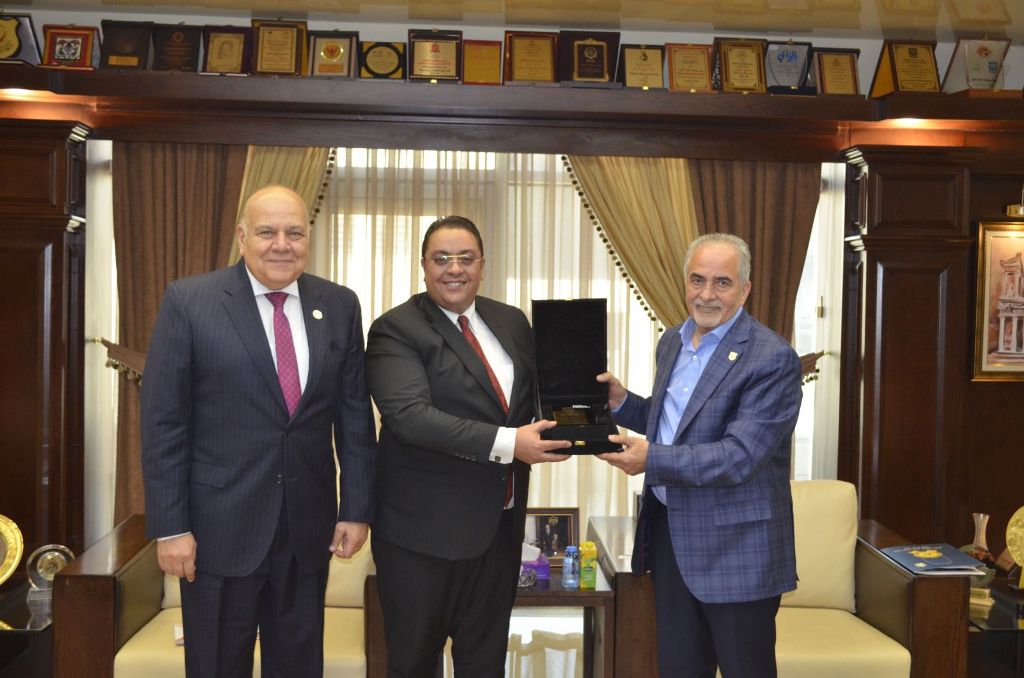 عمان الأهلية تستقبل وفدا من معهد إعداد القادة في《 التعليم العالي 》 بمصر