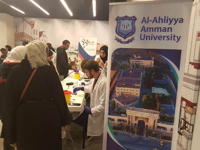 طلبة نادي 《 سند  》في جامعة عمان الأهلية ينظمون يوما للفحوصات المخبرية المجانية
