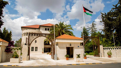 الحكومة تعلق عمل منشآت وتمنع الأراجيل لمواجهة كورونا في الأردن