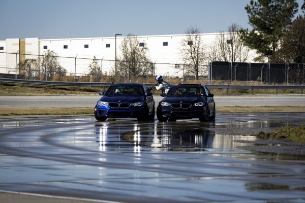 Drift لـ8 ساعات متواصلة BMW تحقق رقما قياسيا جديدا في موسوعة غينيس باستخدام تحفتها M5