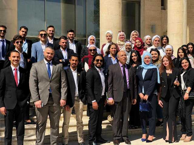 طلبة حقوق عمان الأهلية يزورون محكمة الجنايات الكبرى