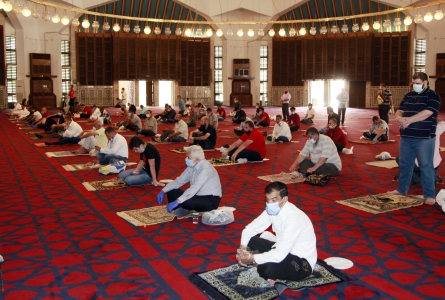 وزير الصحة يطمئن الأردنيين: قرارات جيدة حول الصلاة في المساجد قريبا