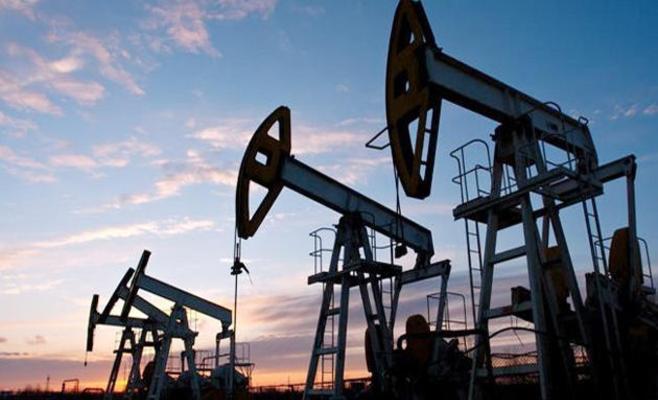 النفط يرتفع مع تراجع الحفر الأميركي