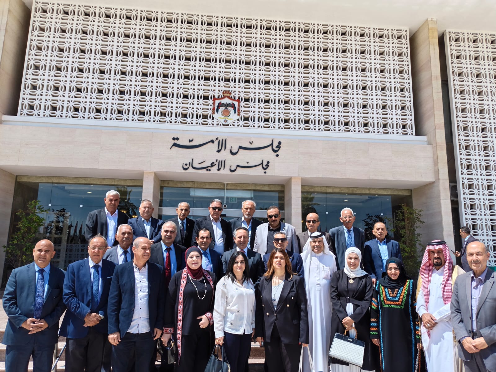 «وسام المواقف الوطنية» تكرّم حزبي العمال والعمل وممثليهما في مجلس النواب