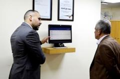 .د. ساري حمدان يتابع سيرعمليات مكتب الإقامة والتأشيرات في جامعة عمان الأهلية