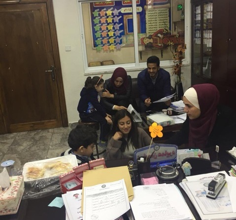 طلبة ماجستير علم النفس الاكلينيكي بجامعة عمان الأهلية يجرون فحوصات الذكاء لتلاميذ من مدارس الجامعة الأولى