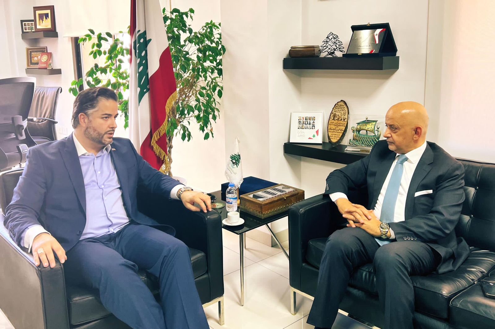الحاج توفيق يبحث مع وزير الاقتصاد اللبناني تنشيط علاقات البلدين الاقتصادية 