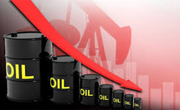  تراجع سعر النفط في ظل استمرار الفائض في المعروض بالأسواق