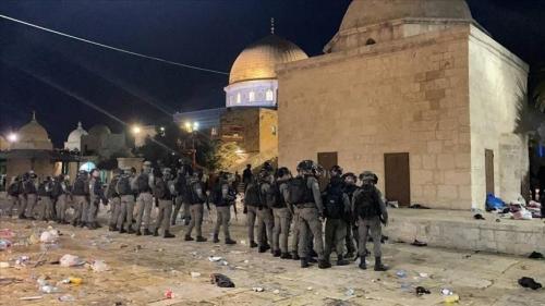 قوات الاحتلال تقتحم المسجد الأقصى لإخراج المعتكفين