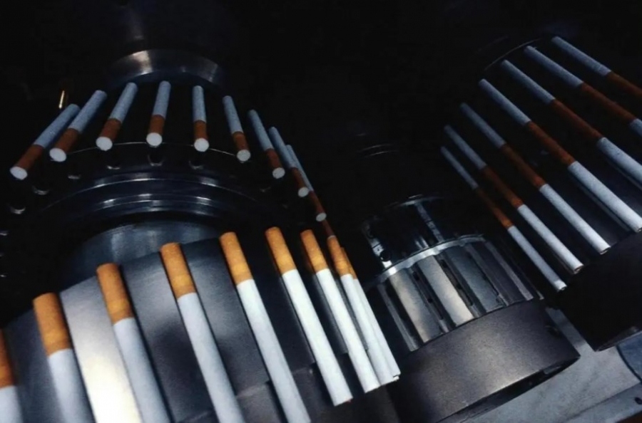 الجمارك تضبط خط إنتاج سجائر مخالف للقانون