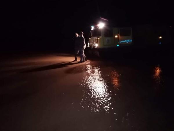 إنقاذ 16 شخصا حاصرتهم مياه الامطار في الطفيلة
