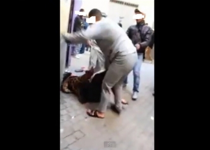 ستيني ينهال بالضرب على زوجته بعد شرائها ملابس العيد بـ 150 دينار في عمان