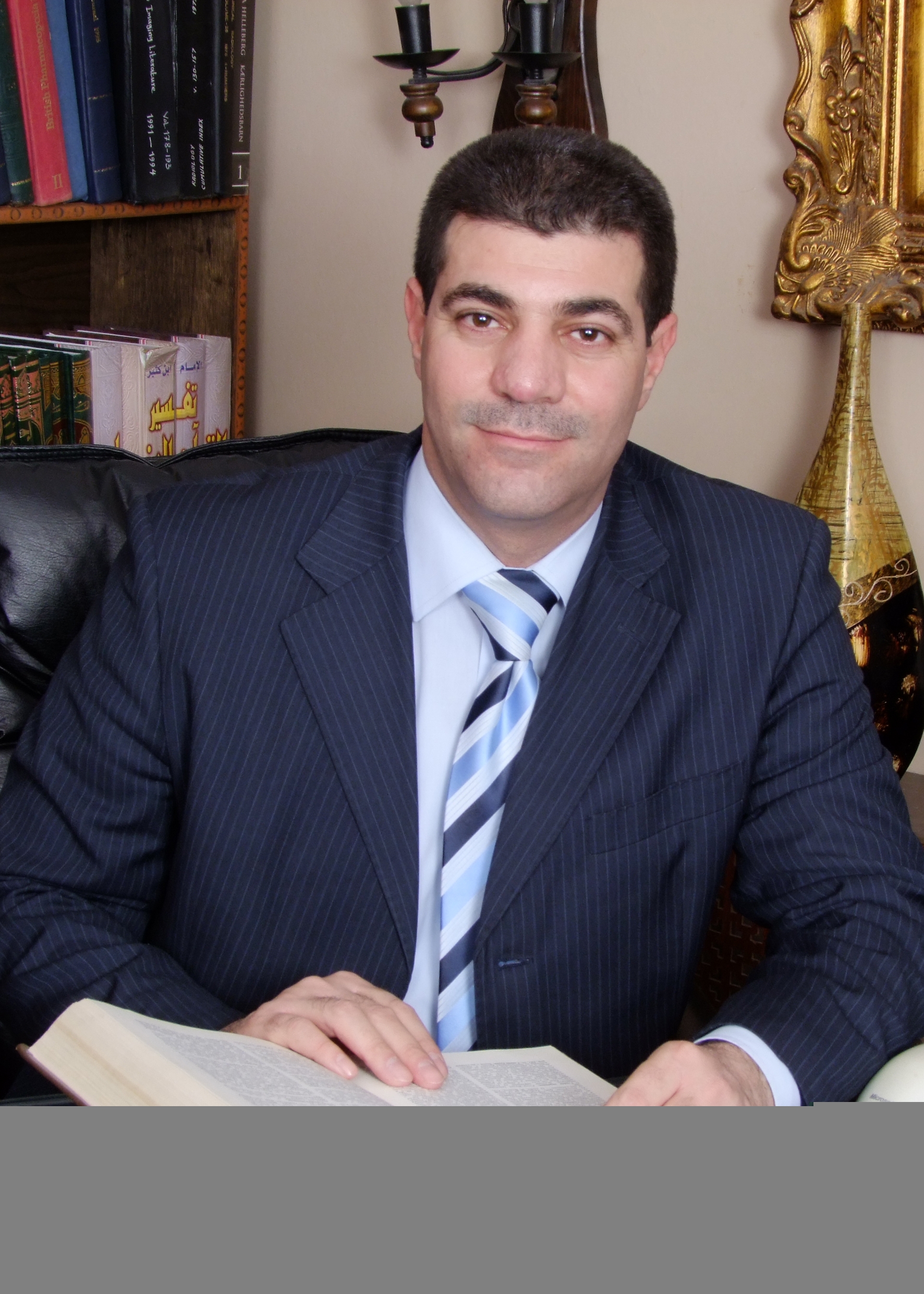 الدكتور خالد جبر الزبيدي يكتب :إرهابيو الشعر الأشقر 