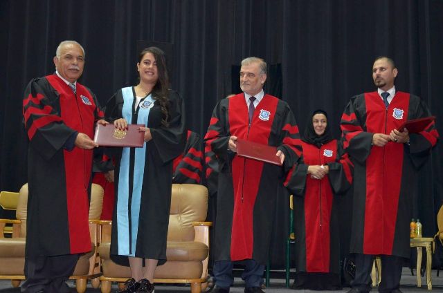 تخريج الفوج الأول من طلبة الدبلومات التدريبية في جامعة عمان الأهلية