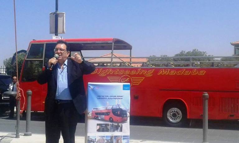 السياحة وشركة جت تطلقان جولات الباص المكشوف لتشجيع السياحة في مادبا - صور
