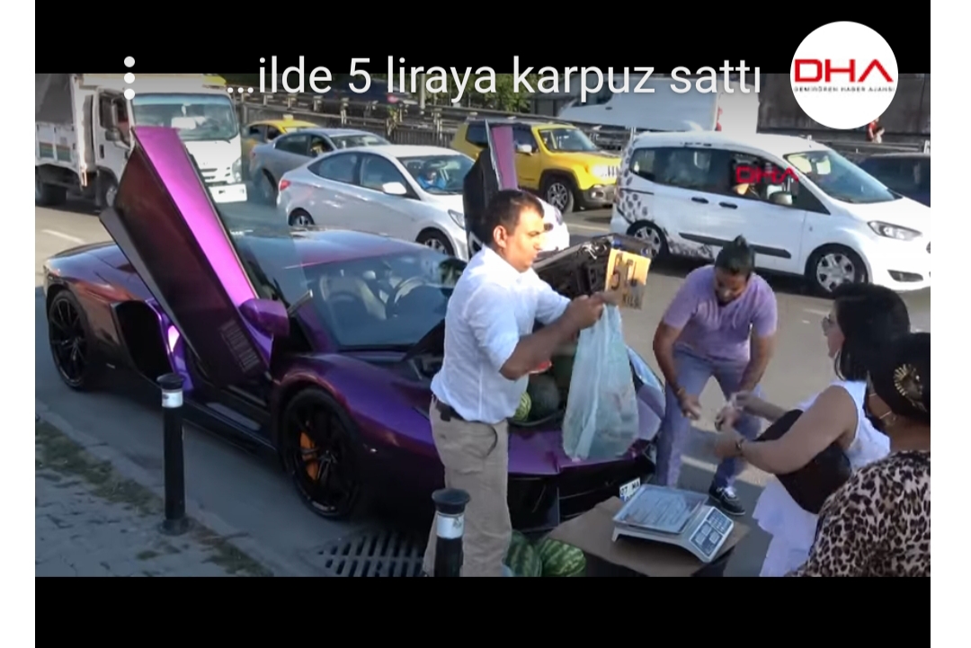 رجل يبيع البطيخ على لامبورغيني باسطنبول - فيديو