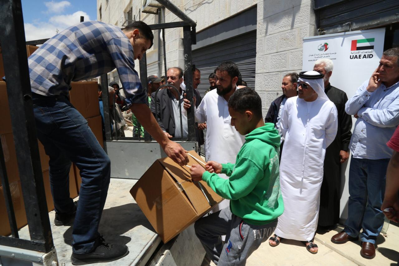 سفارة الامارات بعمّان تبدأ بتوزيع أطنان من التمور وطرود غذائية على مختلف محافظات الأردن