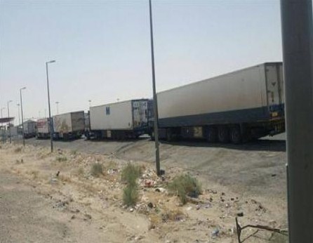 اكثر من 100 شاحنة اردنية عالقة على الحدود الكويتية العراقية