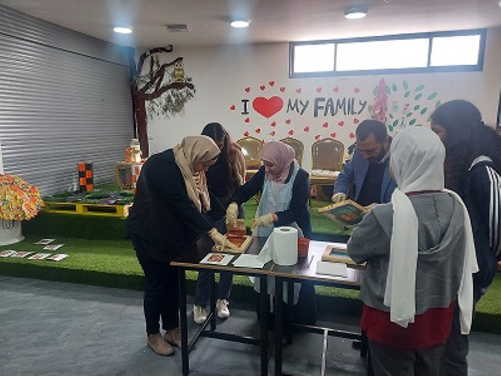 ورشة عمل لقسم الوسائط المتعددة 《 عمان الاهلية 》 حول تقنيات الطباعة لطلبة مدرسة المدينة