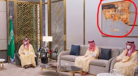 سر الصورة الغريبة التي ظهرت خلف ولي العهد السعودي وأثارت الجدل؟!