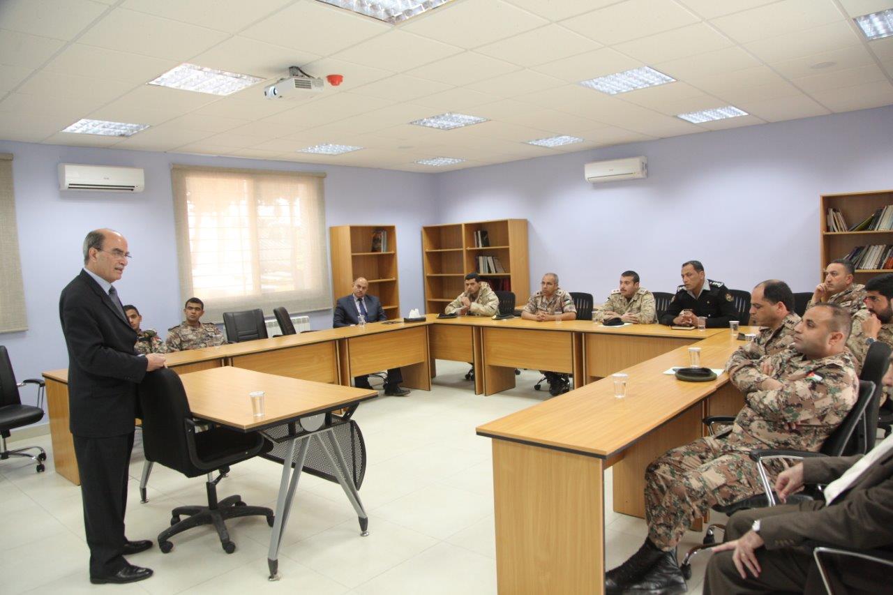 دورة تأسيسية للضباط الأردنيين والكويتيين تزور جامعة البترا