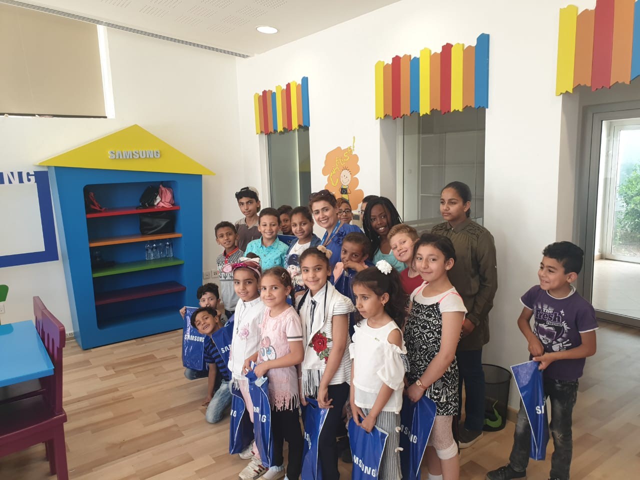 امتداداً لرعايتها للأطفال الأقل حظاً  &سامسونج إلكترونيكس& المشرق العربي تدعم مخيمات مركز هيا الثقافي الصيفية