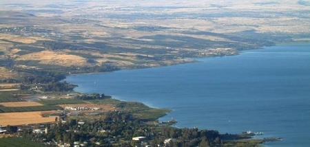رئيس حكومة الاحتلال يصادق على بيع الأردن 50 مليون متر مكعب مياه من بحيرة طبريه