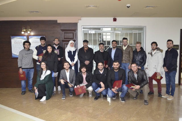 تكريم طلبة العمارة والتصميم المشاركين في إعداد فيديو إعلاني عن جامعة عمان الأهلية