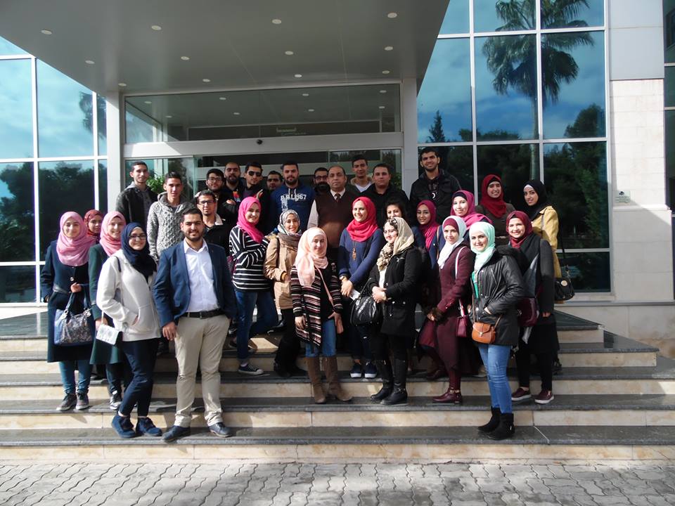 زيارة علمية لطلبة جامعة البترا إلى الجمعية العملية الملكية ومركز الحسين للسرطان