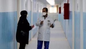 مريض بكورونا يحاول خنق مريضة في مستشفى حمزة