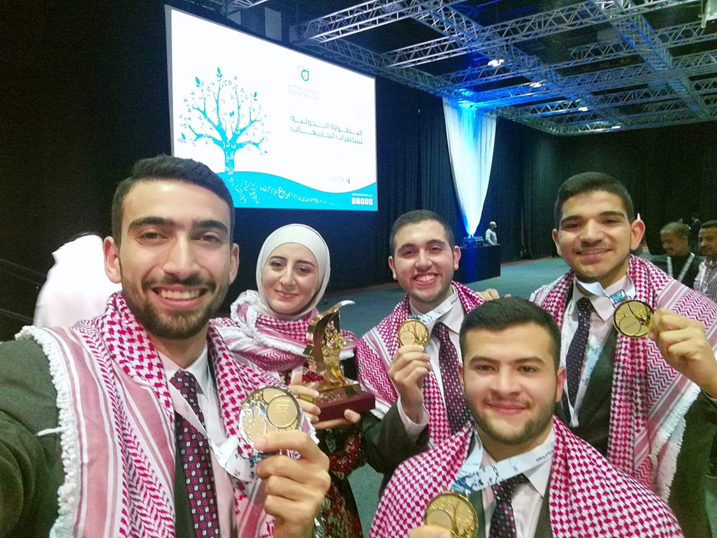 جامعة الاميرة سمية للتكنولوجيا تحصل على بطولة العالم  في البطولة الدولية الخامسة للمناظرات باللغة العربية
