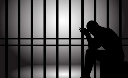 السجن (15) عاما لمتهميْن اعتديا على مركز أمن معان