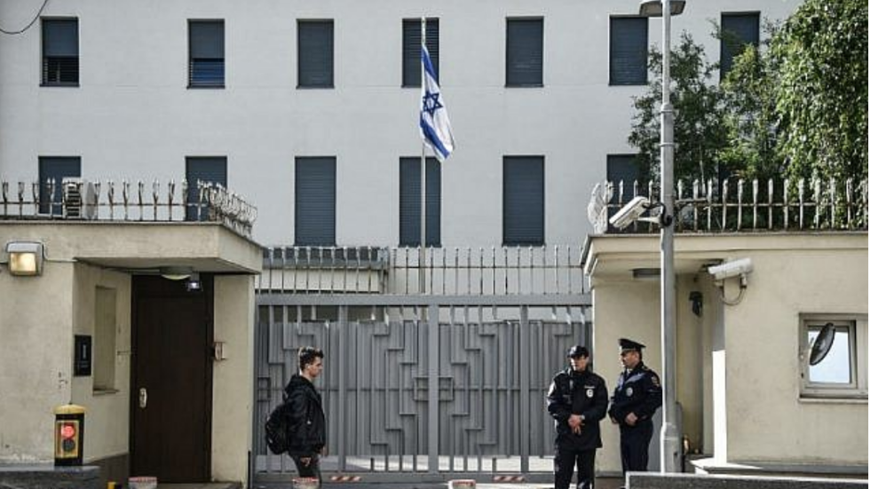 إعلام عبري: انفجار قرب سفارة الاحتلال في قبرص