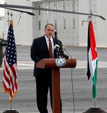 السفير الامريكي الجديد في عمان مُعجب بسيل الزرقاء ..(شاهد الفيديو)