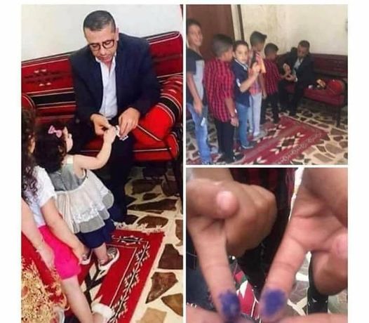 بحبر الانتخابات.. أردني يقدم العيديات لأبنائه تحقيقا للنزاهة