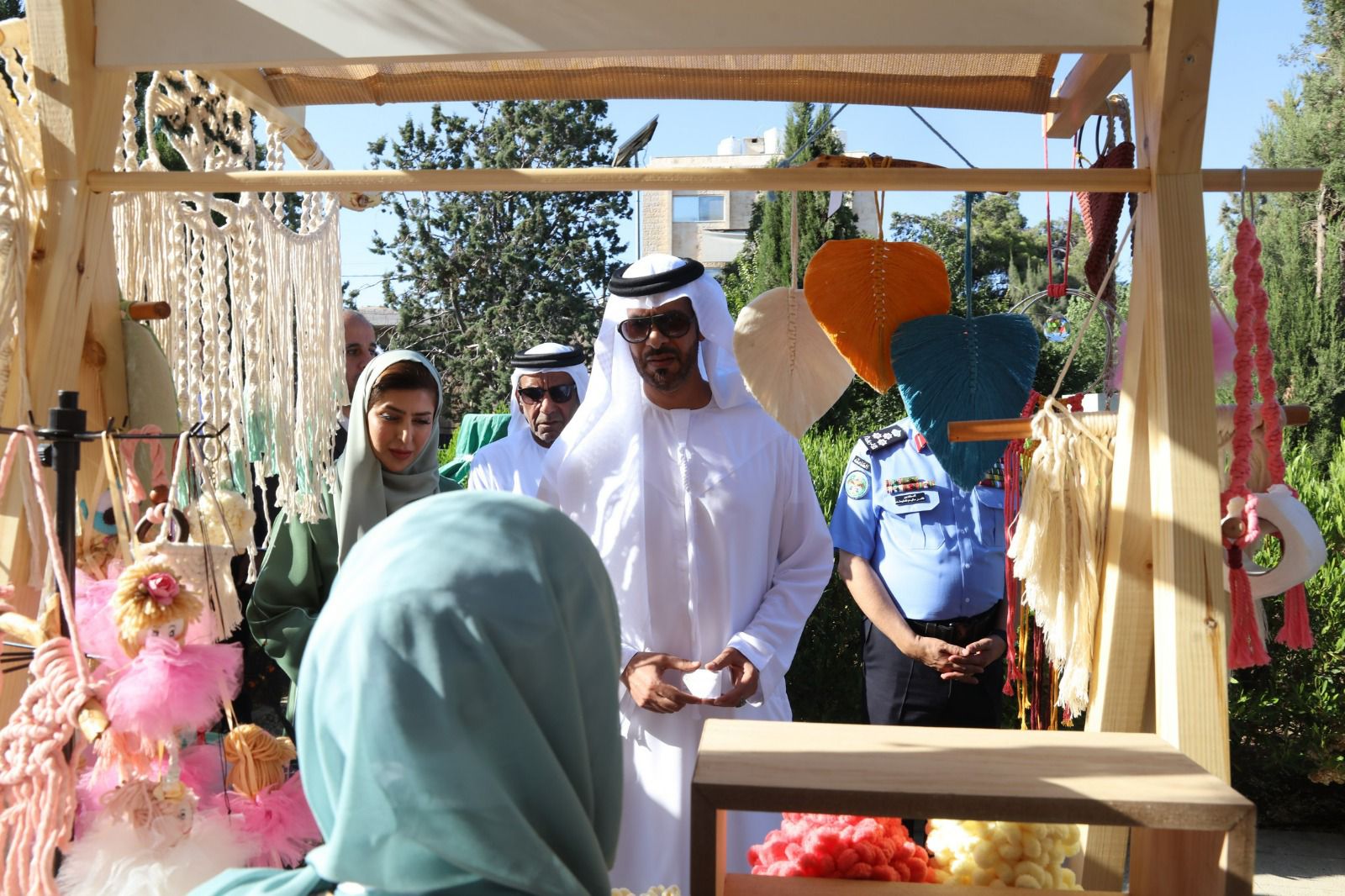  سفير دولة الإمارات في عمّان افتتاح معرض 《عطايا》في الأردن بتنظيم من الهلال الاحمر الاماراتي