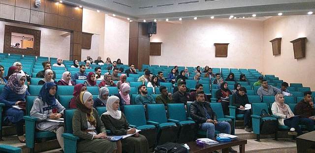عمادة كلية الصيدلة والعلوم الطبية بجامعة عمان الاهلية تلتقي الطلبة المستجدين في الكلية