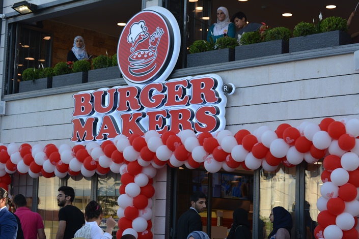 بالصور :مطاعم  BURGER MAKERS  تحتفي بفرعها الخامس في عبدون في احتفال كرنفالي كبير