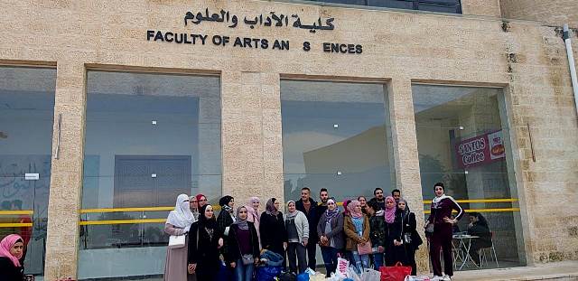 زيارة طلبة جامعة عمان الأهلية الى دار الزهراء للمسنين
