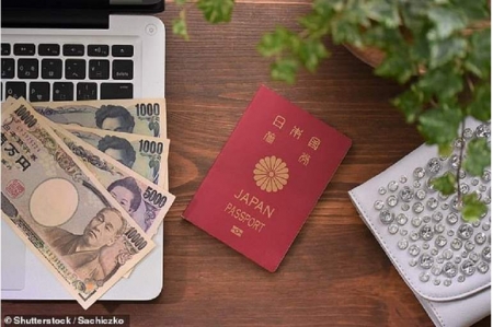 أقوى جوازات السفر في العالم... وصعود مذهل لدولة عربية!