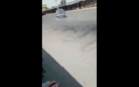 بالفيديو: سائق متهور يدهس طالبة أمام الجامعة الهاشمية