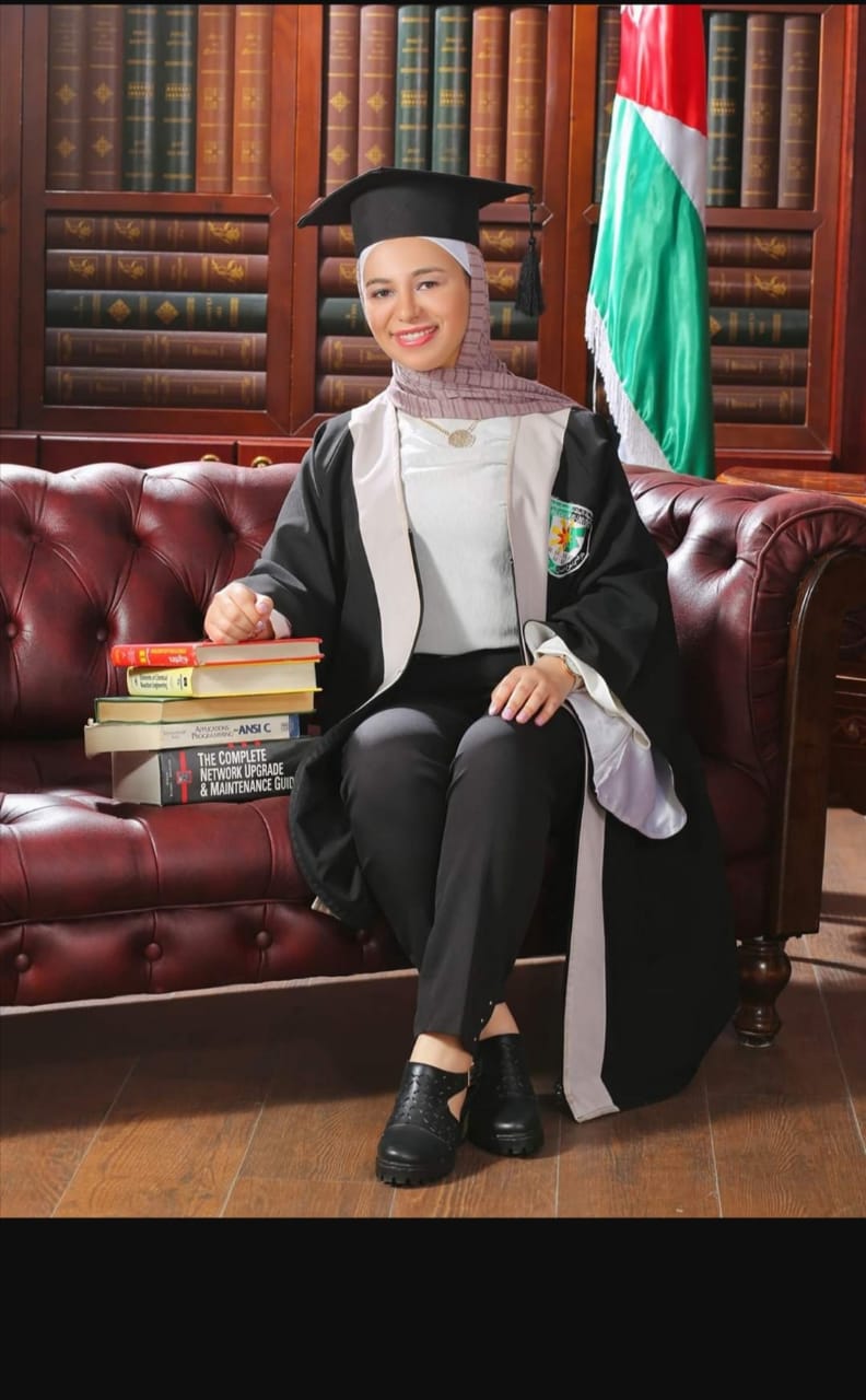 تالا ابنة الزميل الدكتور ماجد الخواجا مبروك التخرج 