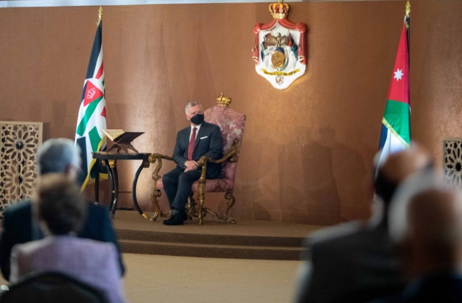 بالصور...الملك يستمع إلى رد مجلس الأمة على خطاب العرش السامي