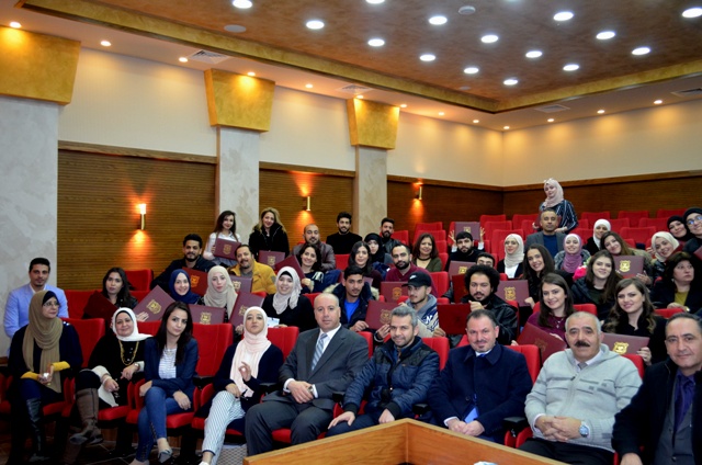 كلية الآداب والعلوم بجامعة عمان الأهلية تكرّم الطلبة الأوائل في برنامجي الماجستير والبكالوريوس
