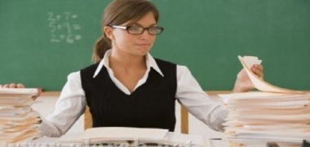 خلاف داخلي يحرم معلمات الاضافي من مستحقاتهن المالية