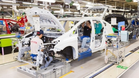 مصنع سيارات أردني بمعايير عالمية وتوقع تصديرها لـ٢٩ دولة