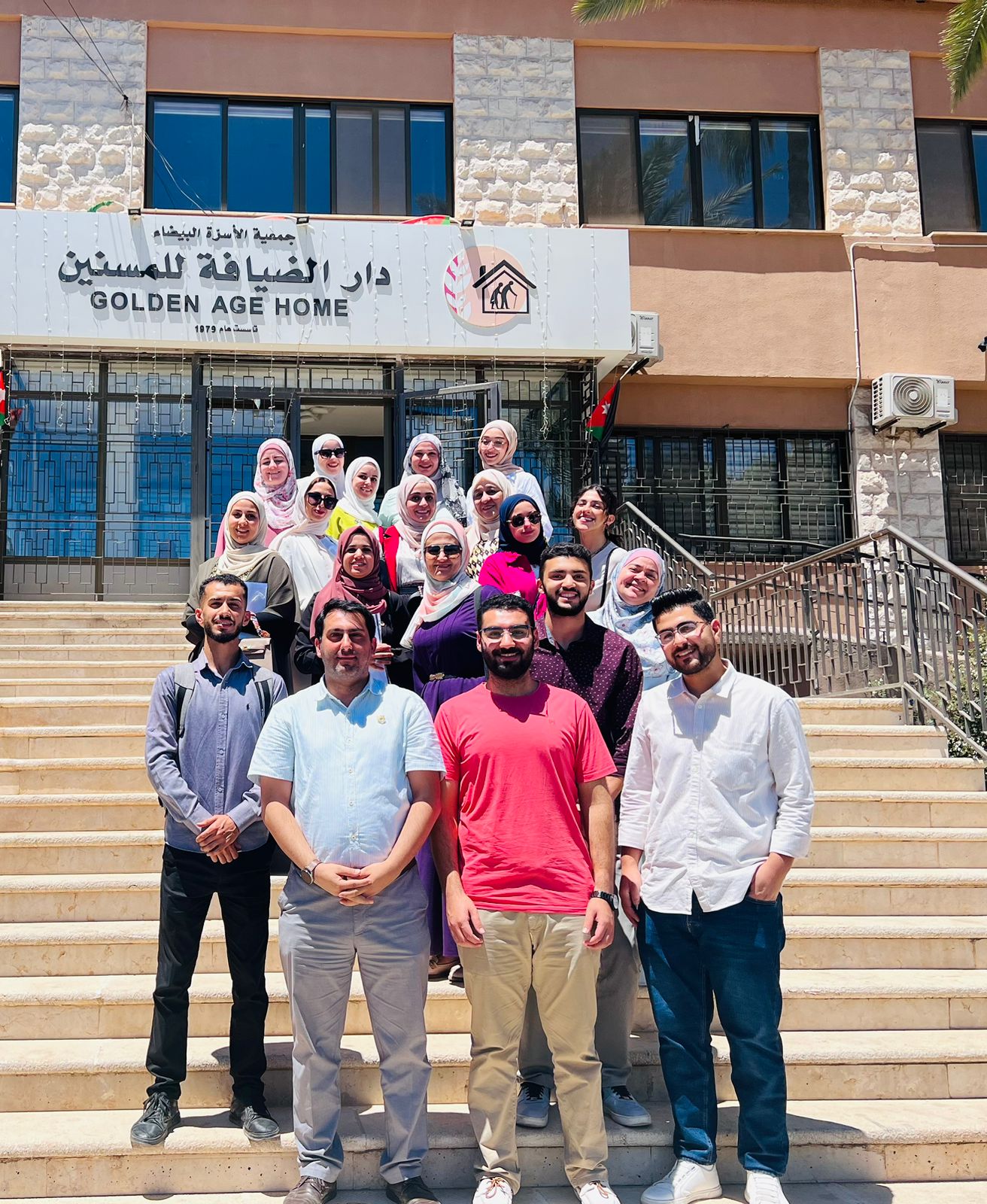 العلوم الطبية في عمان الأهلية تقيم يوماً طبياً تطوعياً بدار الضيافة للمسنين 