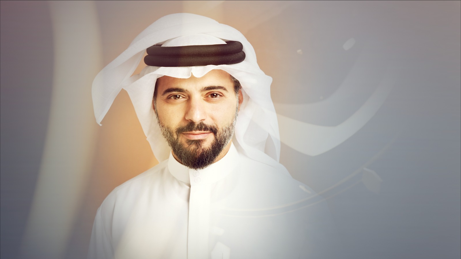 دحيّة الفنان سعود أبو سلطان 《الثوب الأبيض 》 يملؤها الغزل والتغنّي بالجمال