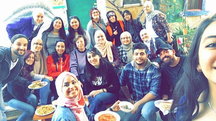 نادي اللغة الإنجليزية بجامعة البترا يشارك في مبادرة مطعم عزوتي