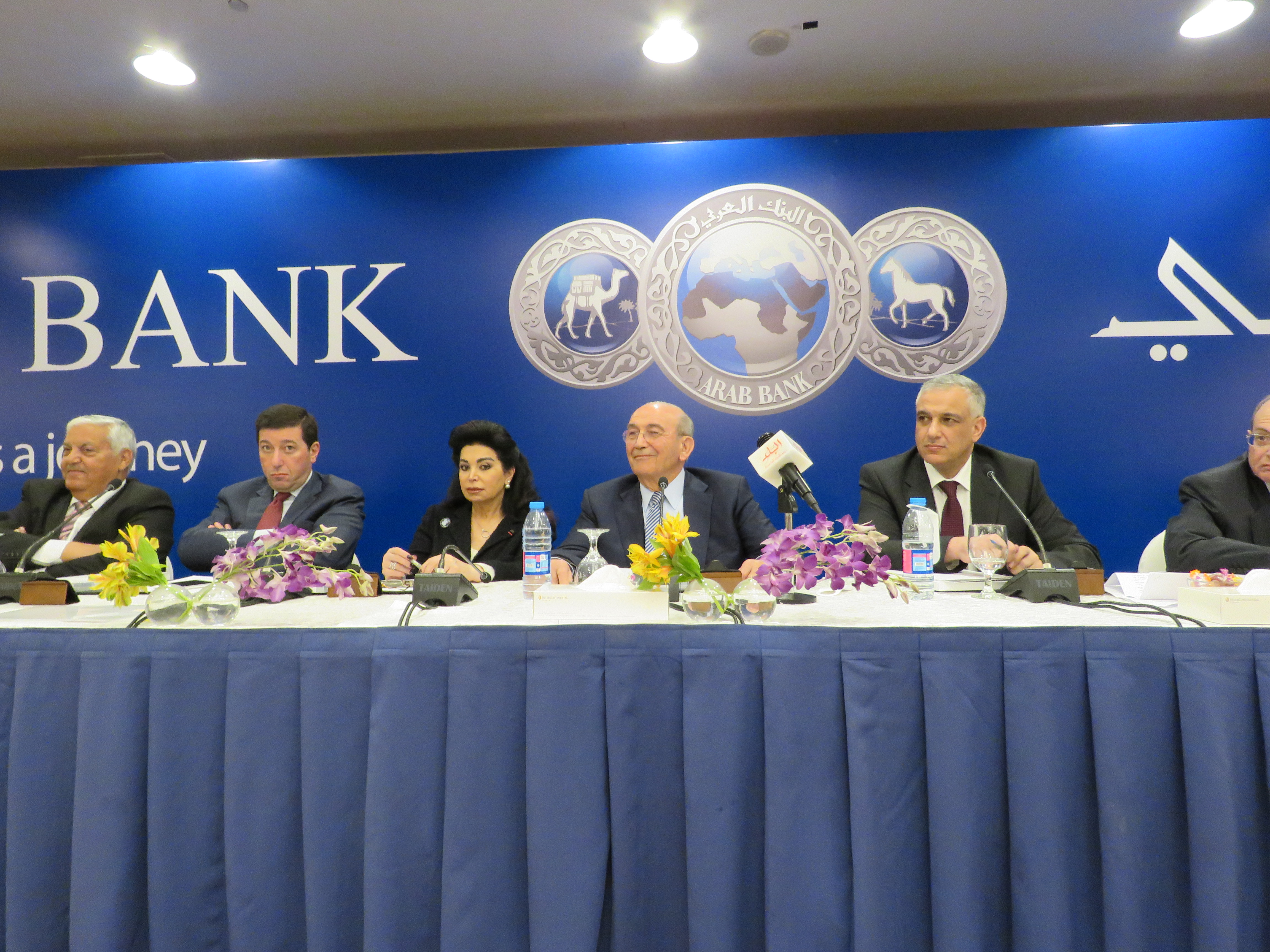 بالصور : البنك العربي يوزع أرباحا نقدية على المساهمين بنسبة 30%